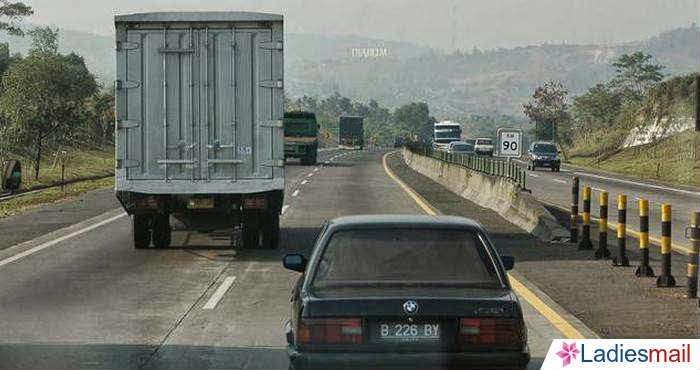 Kisah Penampakan Hantu di Tol Cipularang, Hantu Wanita Berkerudung