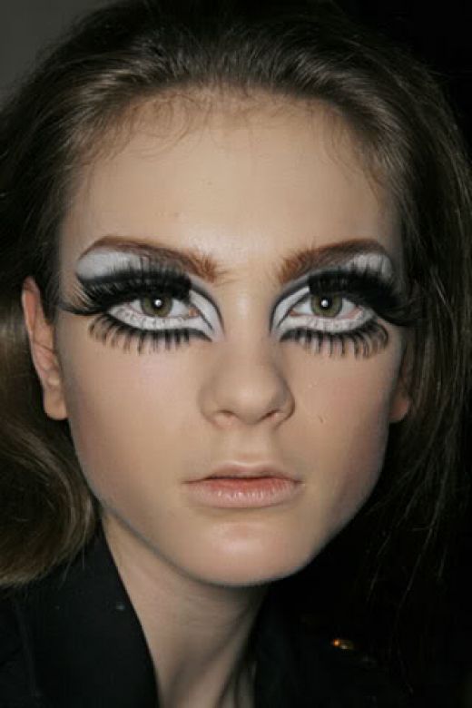 dramatic eye makeup. twiggy eye makeup.