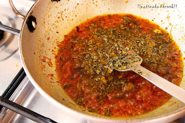 Doi Methi Maach recipe / Fish in a creamy yogurt and fenugreek leaves recipe 