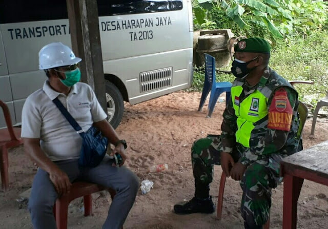 Lakukan Komsos,  Babinsa Edi Sufriyadi Himbau Masyarakat Disiplin Terapkan Prokes