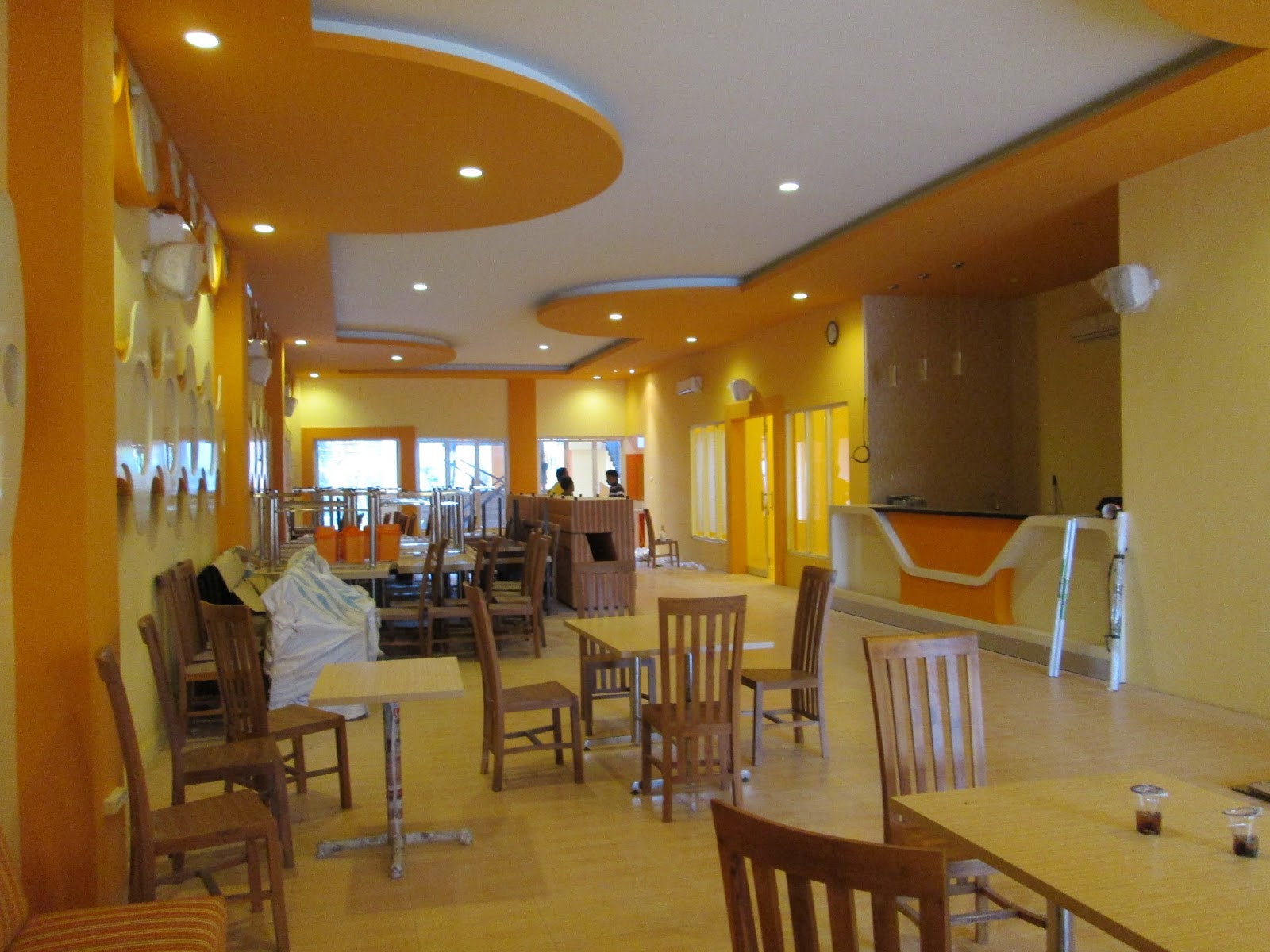 Desain Plafon Cafe Minimalis