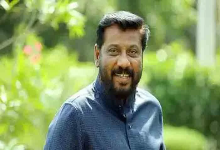 Director Siddique Hospitalized In Critical Condition After Suffering Heart Attack, Kochi, News, Director Siddique Hospitalized, Heart Attack, Critical Condition, Treatment, Medical Board, Meeting, Kerala