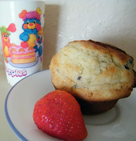 popples blueberry muffin strawberry breakfast