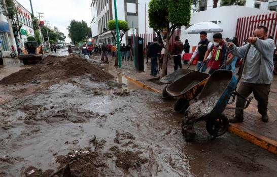 Mueren 16 pacientes en un hospital de México por intensas lluvias