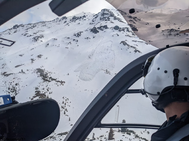 Anflug der Christophorus-Crew zu einem Lawinenabgang auf der Nordseite des Glungezers in den Westlichen Tuxer Alpen. 2300m. Es wurde niemand verschüttet. (Foto: 15.04.2022)