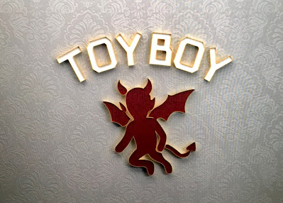wallpaper logo toy boy netflix