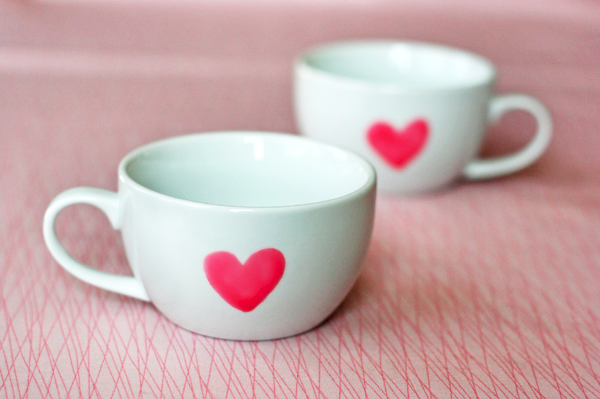 DIY: 30+ Simple Mug Art Tutorials And Ideas | the perfect line