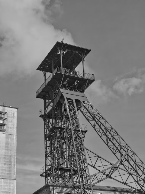 jiemve, le temps d'une pose, Hauts de France, Lens, Loos en Gohelle, base 11/19, chevalement, puits de mine