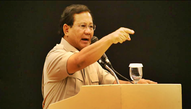 Keberanian Prabowo Kritik Pemerintah : " Malah Pemerintah-lah Pelaku Makar karena mengimpor buruh asal China Dan biarkan pengibaran bendera China di Sulawesi "Ayo Bagikan