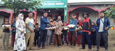 Karang Taruna Kecamatan Suela Bagikan Sembako