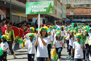  Estudantes colorem de verde e amarelo o Parque Regadas no tradicional Desfile Cívico de 7 de Setembro