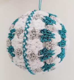 Click to find this free and easy sparkly crochet Christmas bauble pattern