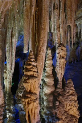 Research on a stalactite showed that the earth's magnetic field has reversed itself in a short time.