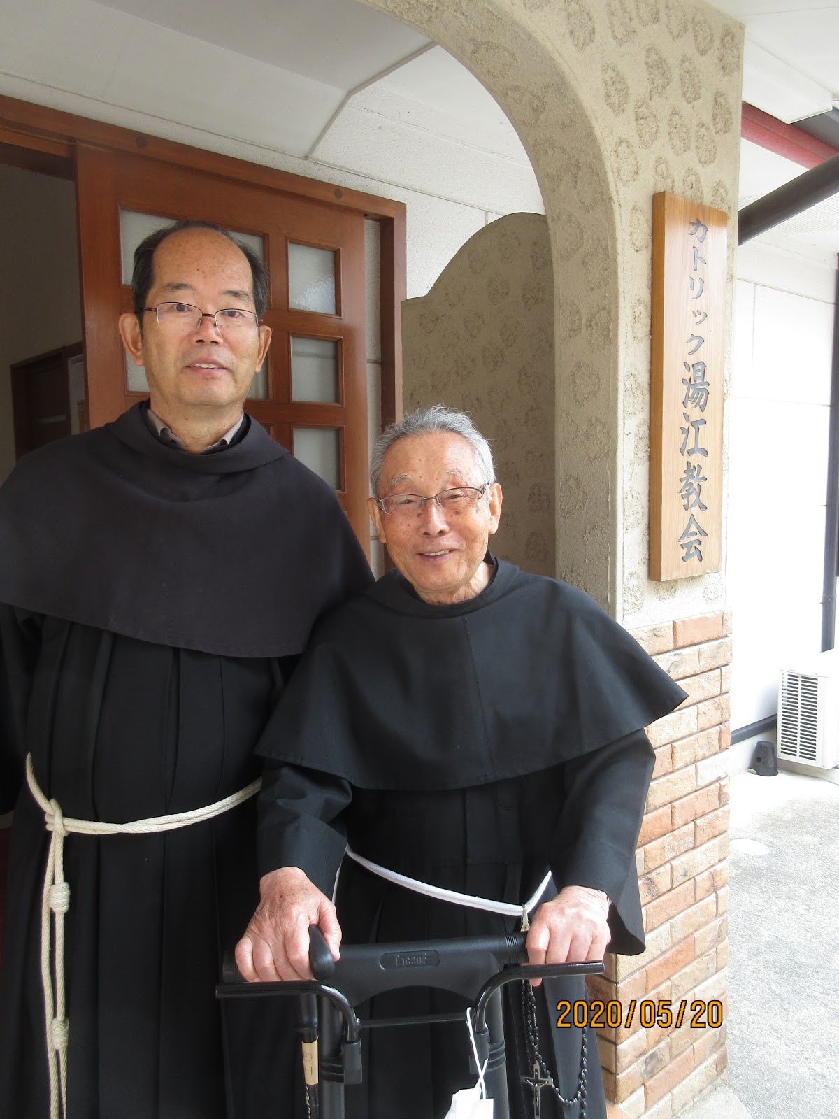 小崎登明の93歳日記 神父さまと 修道士 服装は一緒 え どう違うの 説明に困る