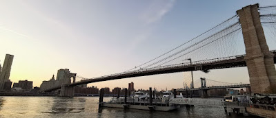 Skyline de Manhattan  y el puente de Brooklyn desde Dumbo