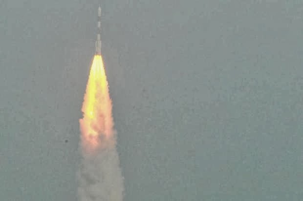Índia lança primeira missão para Marte