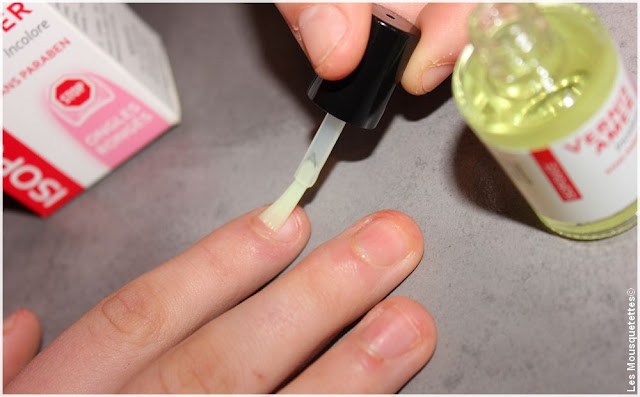 Vernis amer Isopouce Laboratoire Tradiphar - Comment arrêter de se ronger les ongles - Blog beauté Les Mousquetettes