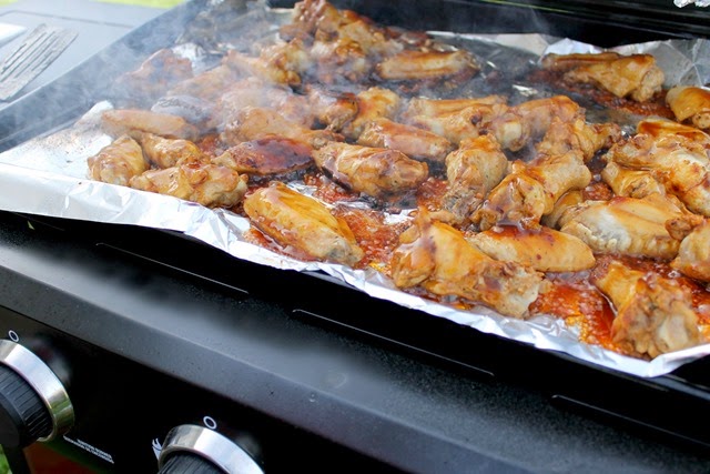#ad #whatsgrillin #CollectiveBias grilled chicken wings easy dinner idea
