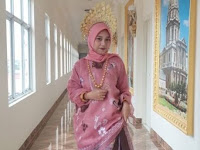 Baju Adat Makassar Wanita: Kebaya Sulam dan Kain Songket, Keanggunan Luar Biasa