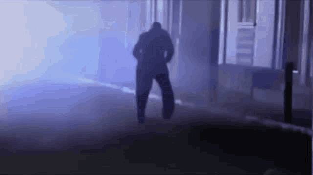 Gif do personagem "Cadeirudo", personagem misterioso da novela "A Indomada" da Rede Globo.