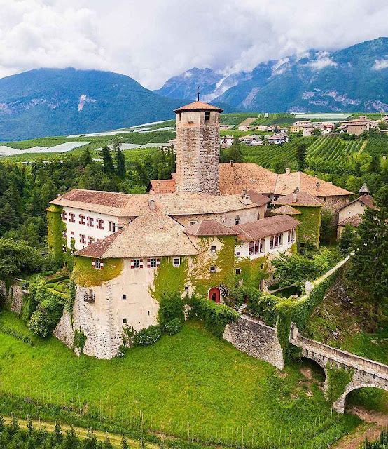 Castel Valer nas Dolomitas.