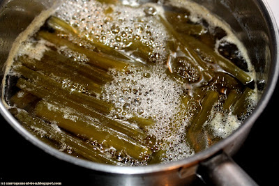 Cuisson de l'angélique dans le sucre