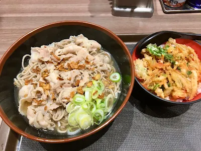 名代富士そばの肉骨茶そば&ミニかき揚げ丼