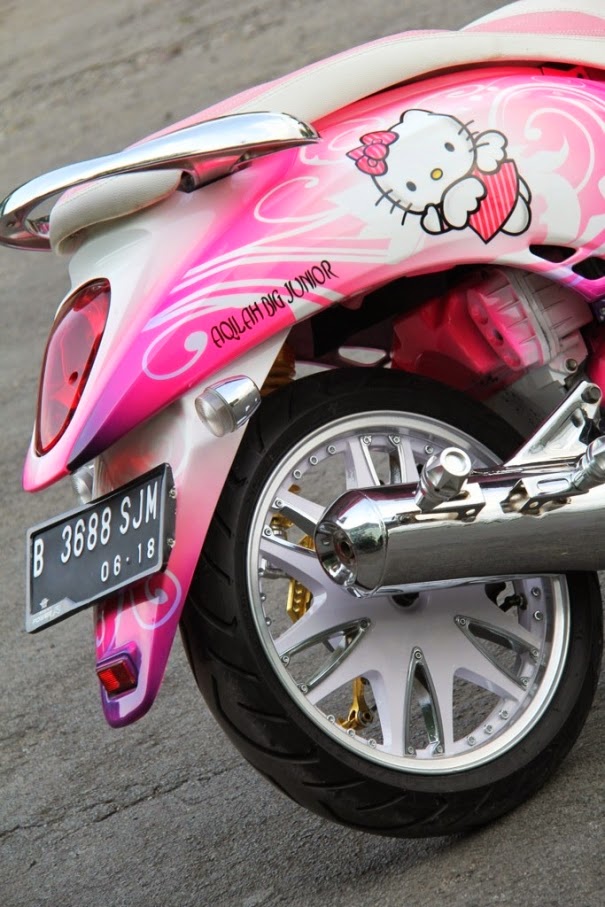  Modifikasi Honda Scoopy Tema Hello Kitty yang Girly Abis 