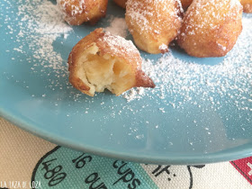 Interior-de-los-buñuelos-de-viento-con-azúcar-glas