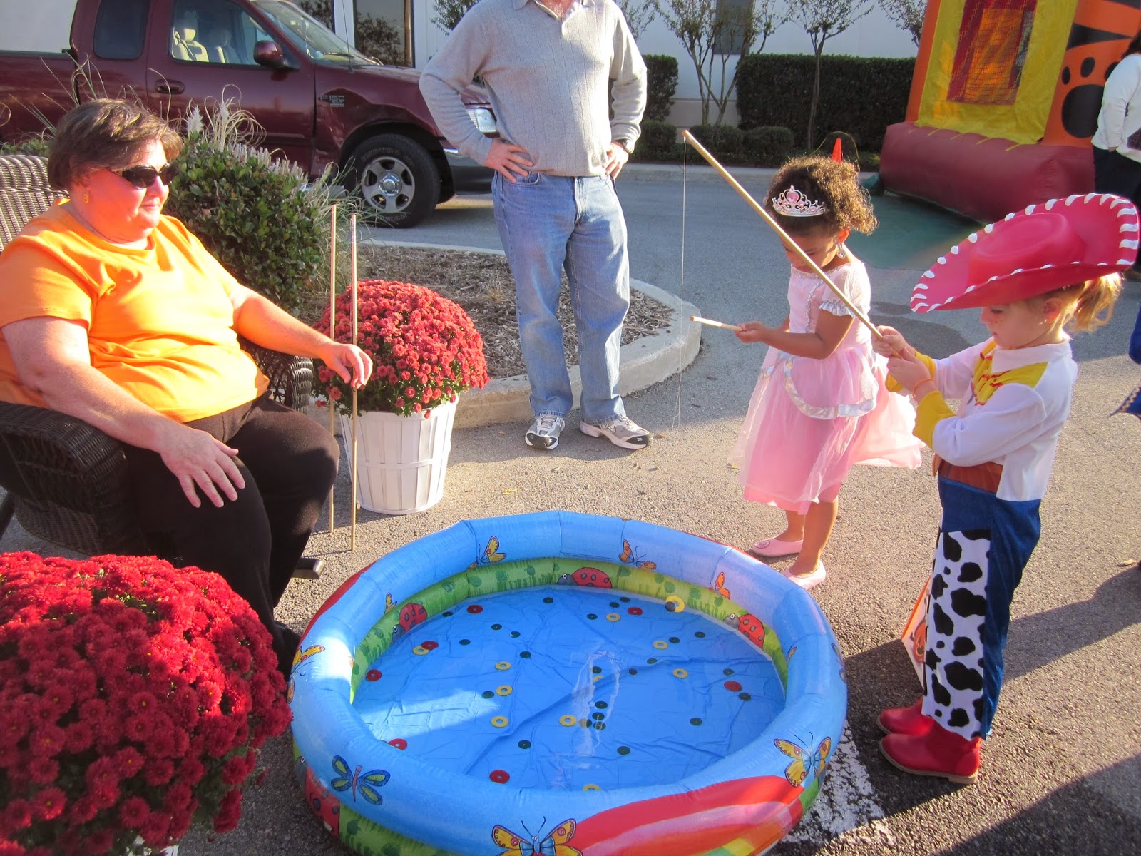 IDEAS UNLIMITED: TRUNK OR TREAT DECORATING IDEAS