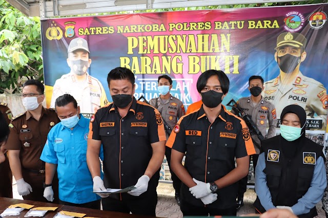 SABU-SABU SEBERAT 489 GRAM DIMUSNAHKAN SATRES NARKOBA POLRES BATU BARA, TERSANGKA DIANCAM HUKUMAN MATI 