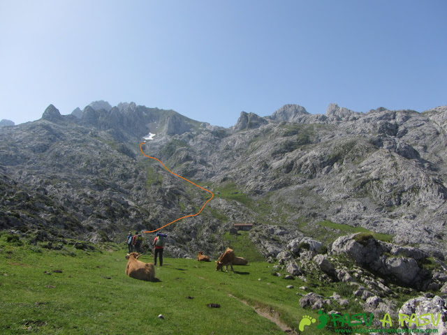 Zona de Vegarredonda y ascensión a Llampa Cimera