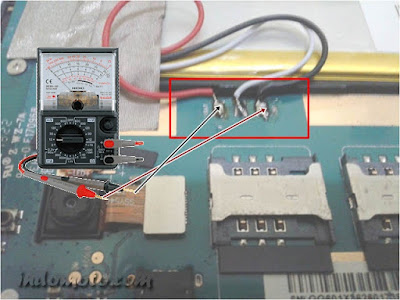 Sambungkan Kabel + Multitester ke konektor baterai pada bagian - 