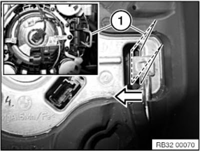 Snap airbag unit with uniform pressing force