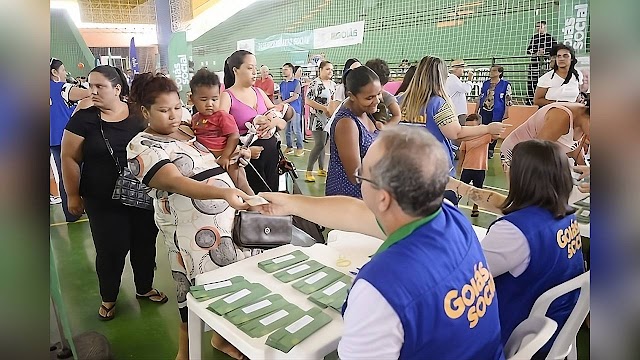 Governo entrega 4.637 cartões do Mães de Goiás e do Dignidade