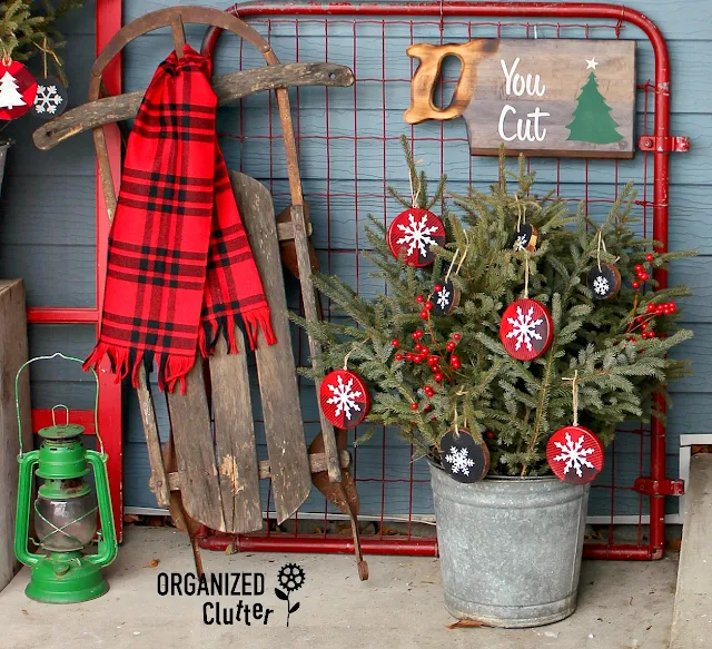 2018 Junky Rustic Christmas Outdoor Covered Patio Decor #stencil #rusticChristmas #vintage #buffalocheck #signs #holidaydecor #Oldsignstencils #vignette #crafting #upcycle #repurposed