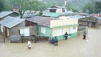 CIENTOS DE DAMNIFICADOS POR INUNDACIONES EN SANTIAGO