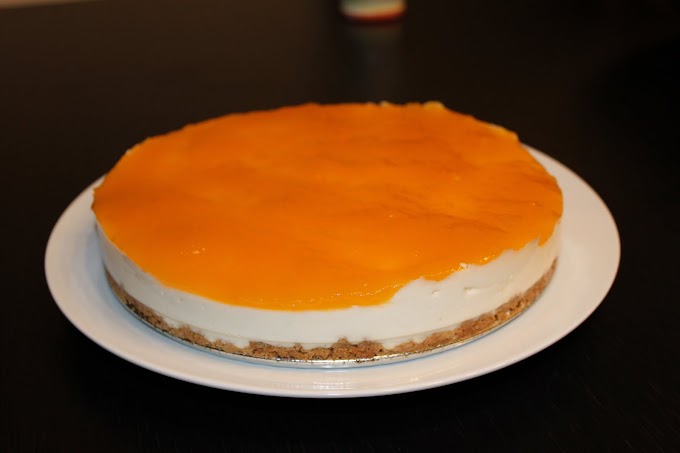 Tarta de queso rápida con cobertura de mermelada de mango