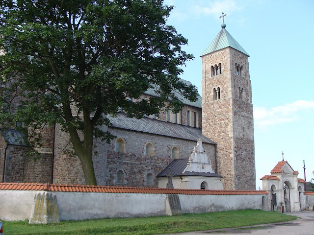 Romańska kolegiata w Tumie pod Łęczycą