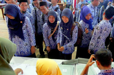 Solusi Bagi Guru Honorer Tak Penuhi Syarat Daftar CPNS Solusi Bagi Guru Honorer Tak Penuhi Syarat Daftar CPNS