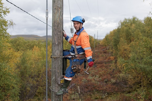 Hannu Pakarinen photo documental, finland people, electricity workers,