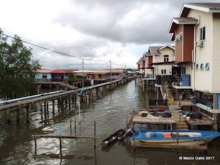 PUEBLO FLOTANTE KAMPONG AYER. Brunéi