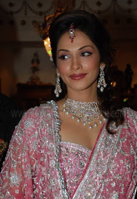 Isha Koppikar Wedding wallpapers, Isha Koppikar Wedding images, Isha Koppikar Wedding pictures, Isha Koppikar Wedding photos, Isha Koppikar in merrige