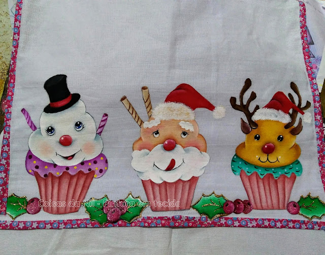 Pintura em tecido barrado recortado de cupcakes de Natal