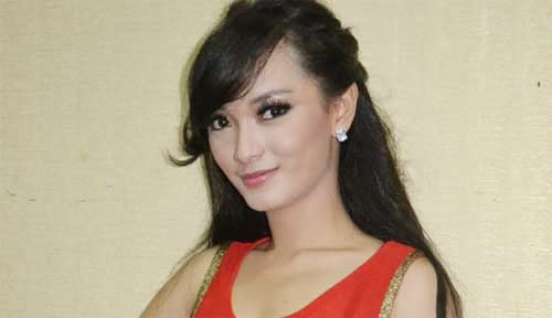 Zaskia Gotik Foto Hot