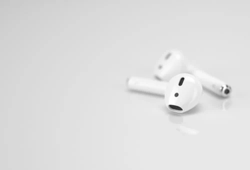 كيفية تنظيف سماعة "AirPods Pro"