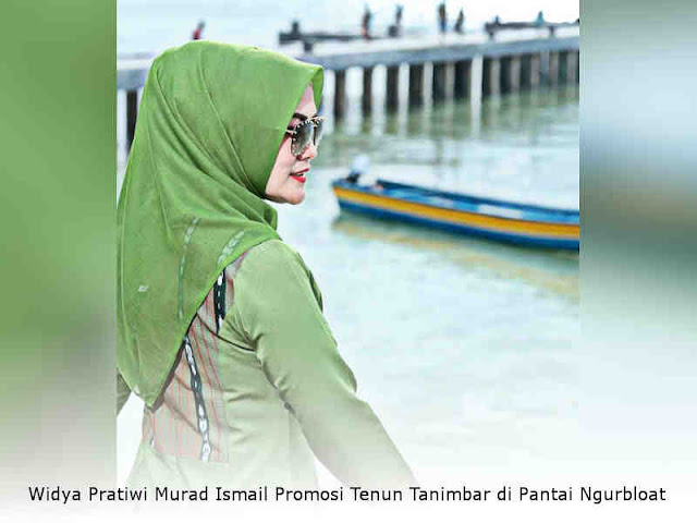 Widya Pratiwi Murad Ismail Promosi Tenun Tanimbar di Pantai Ngurbloat