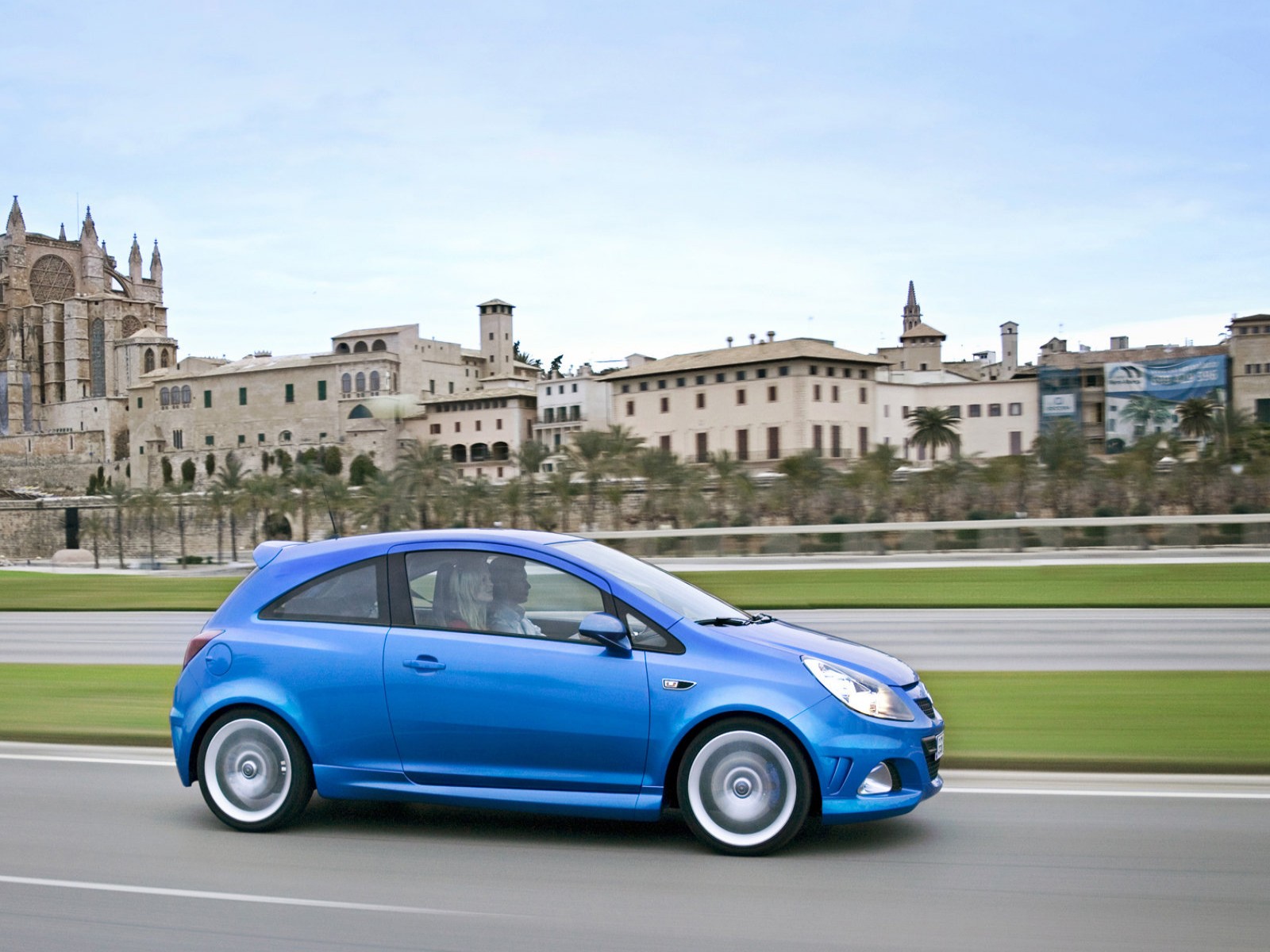 Car Pictures: Opel Corsa OPC 2008