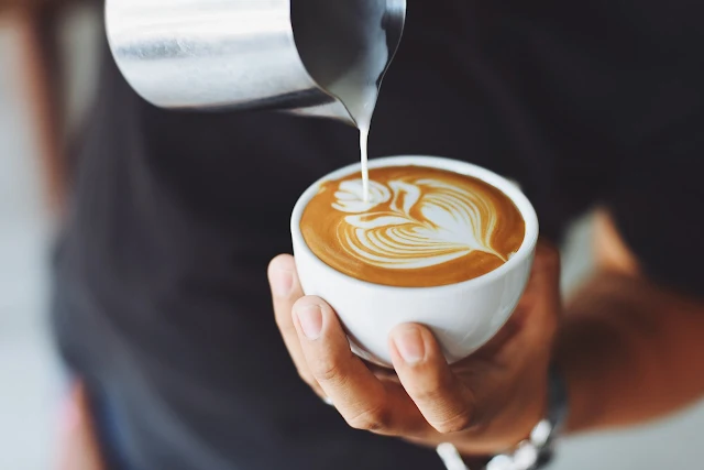 Peminat Coffee Perlu Tahu Tips ini Bagi Mengekalkan Gigi Putih Berseri