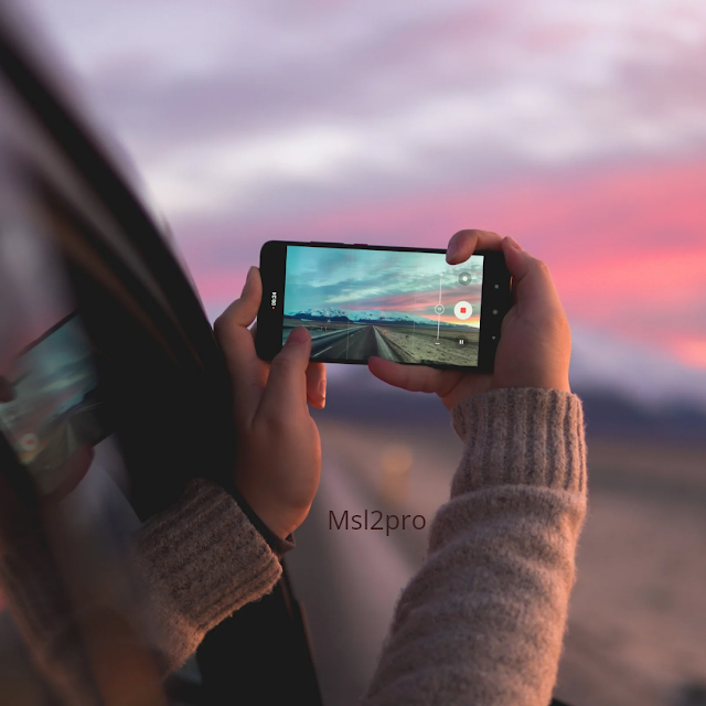 Huawei presents the Huawei Pocket 2 phone to the public.